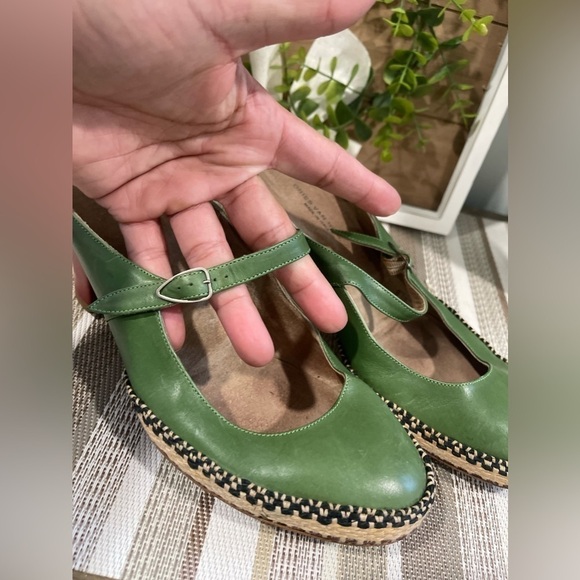 Sandaaltje Dries Van Noten
Sandaaltje slip on groen lederen - Picture 2 of 13